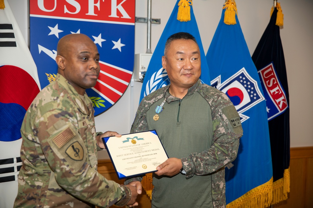 Republic of Korea Officer Recognized for Service