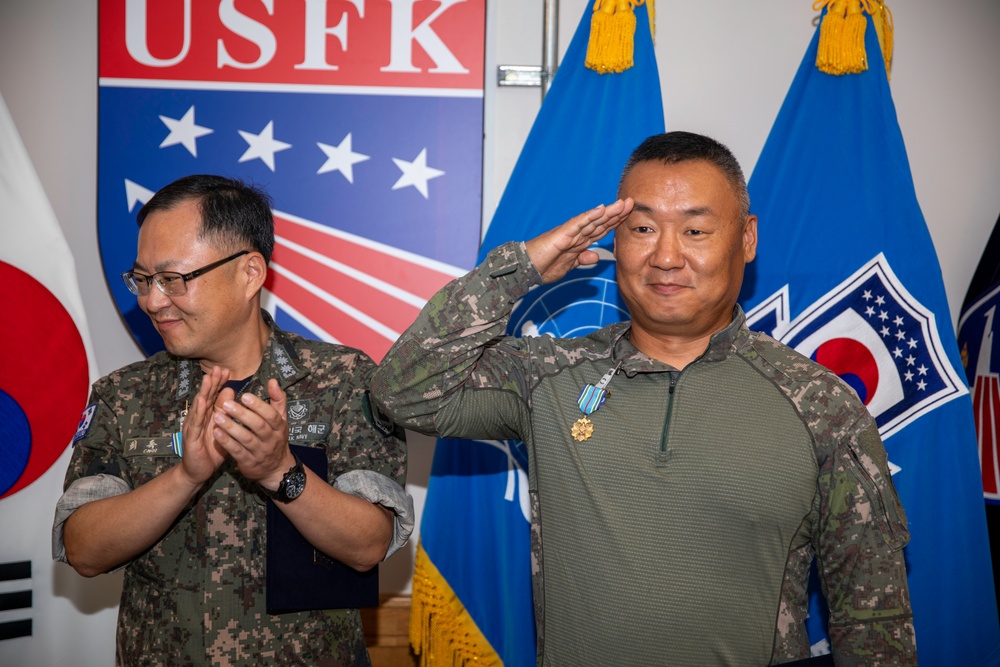 Republic of Korea Officer Recognized for Service