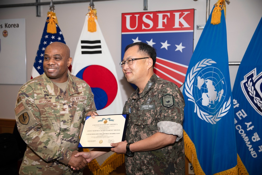 Republic of Korea Officer Recognized for Service