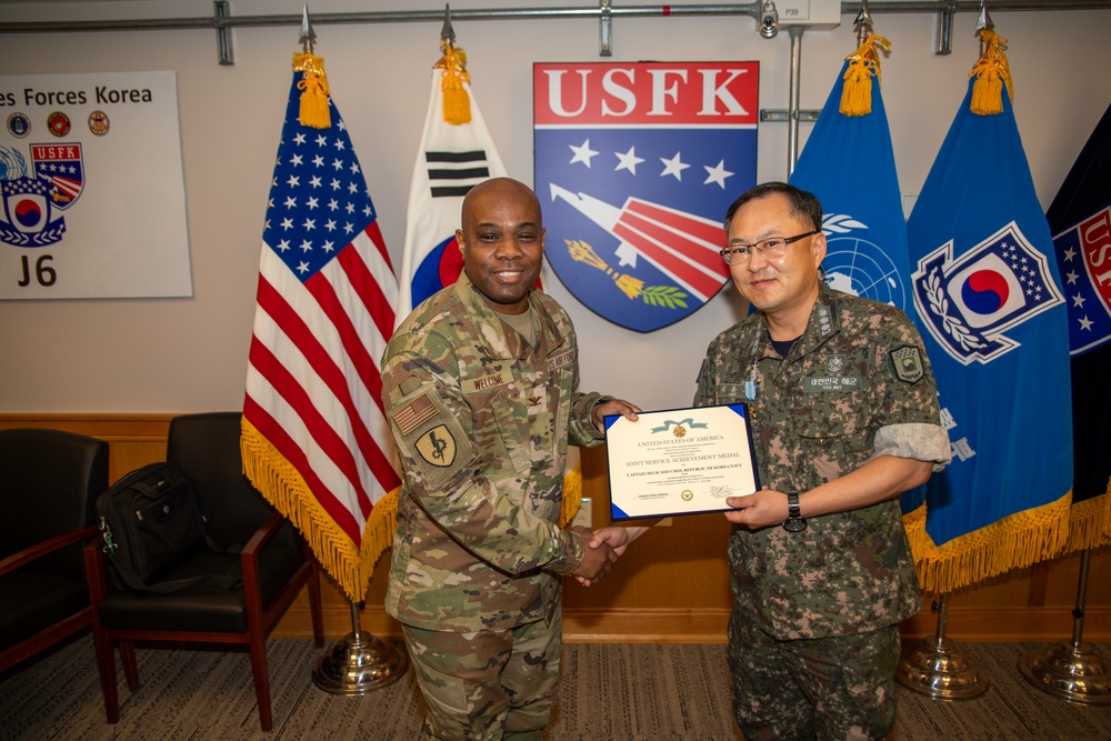 Republic of Korea Officer Recognized for Service