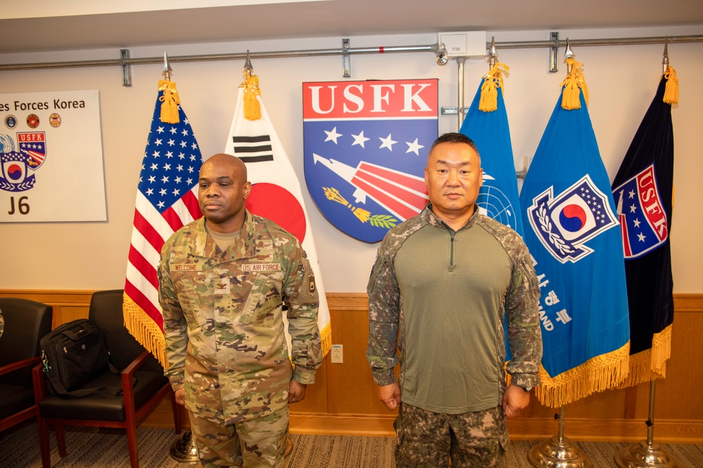 Republic of Korea Officer Recognized for Service