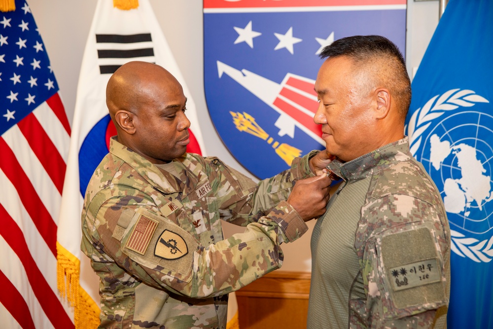 Republic of Korea Officer Recognized for Service