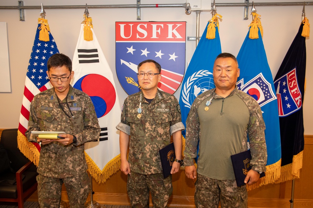 Republic of Korea Officer Recognized for Service