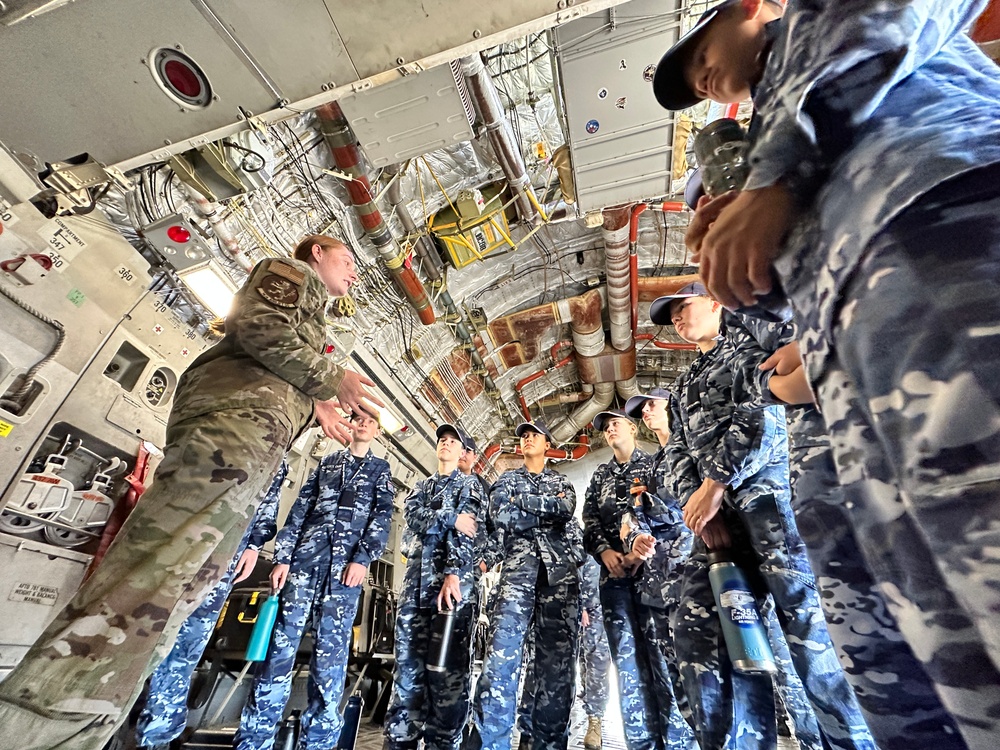 Australian Air Force cadets tour U.S. and Australian aircraft