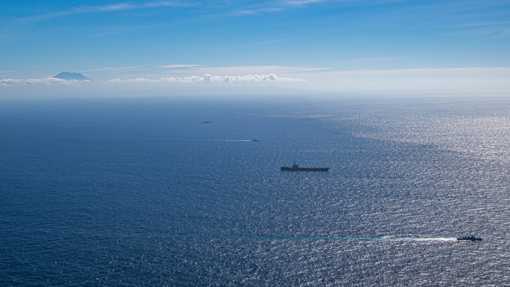 USS Ronald Reagan (CVN 76) steams in formation with Indonesian navy ships KRI Sultan Hasanuddin (366) and KRI Sultan Iskandar Muda (367)