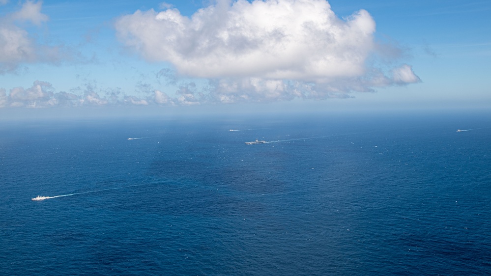 USS Ronald Reagan (CVN 76) steams in formation with Indonesian navy ships KRI Sultan Hasanuddin (366) and KRI Sultan Iskandar Muda (367)