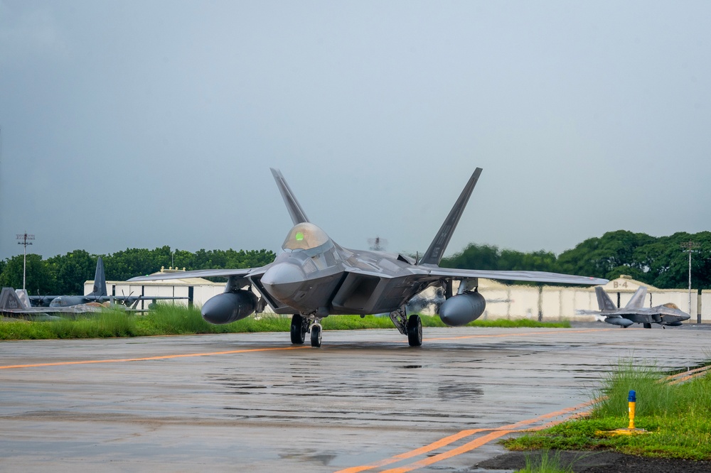 Hawaiian Raptors leave Clark Air Base CT23-2