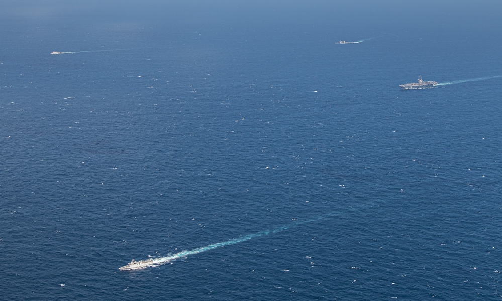 USS Ronald Reagan (CVN 76) steams in formation with Indonesian navy ships KRI Sultan Hasanuddin (366) and KRI Sultan Iskandar Muda (367)