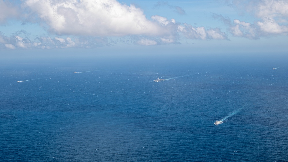 USS Ronald Reagan (CVN 76) steams in formation with Indonesian navy ships KRI Sultan Hasanuddin (366) and KRI Sultan Iskandar Muda (367)