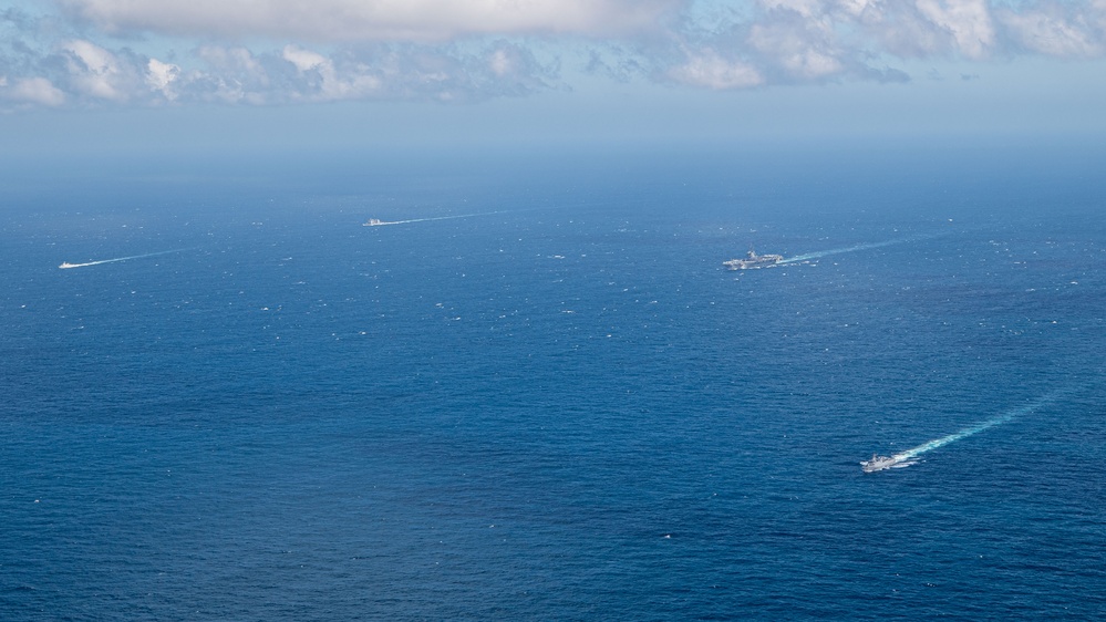 USS Ronald Reagan (CVN 76) steams in formation with Indonesian navy ships KRI Sultan Hasanuddin (366) and KRI Sultan Iskandar Muda (367)