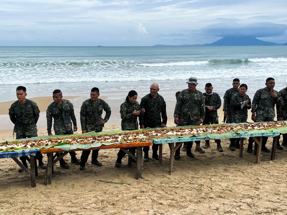 U.S. Marines eat warrior’s meal with Philippine Marines