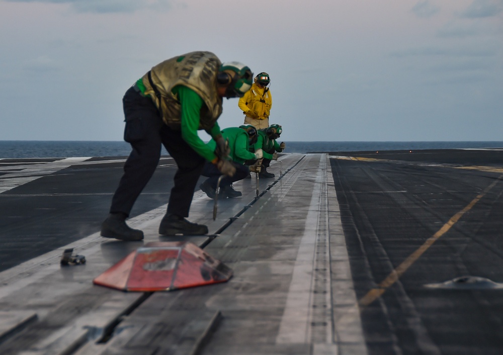 USS Ronald Reagan (CVN 76) conducts flight operations