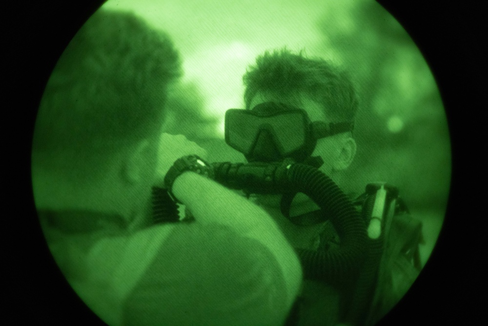 3d Reconnaissance Battalion Night Dive