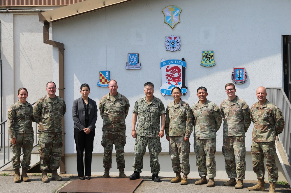 U.S. Forces Japan J2 Visits 501st Military Intelligence Brigade