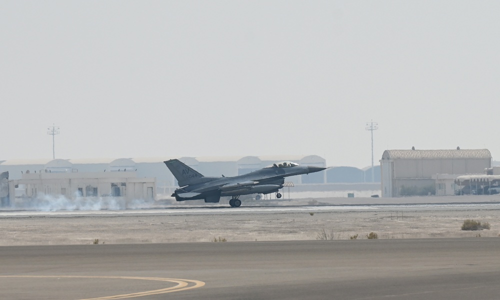 F-16s arrive at ADAB