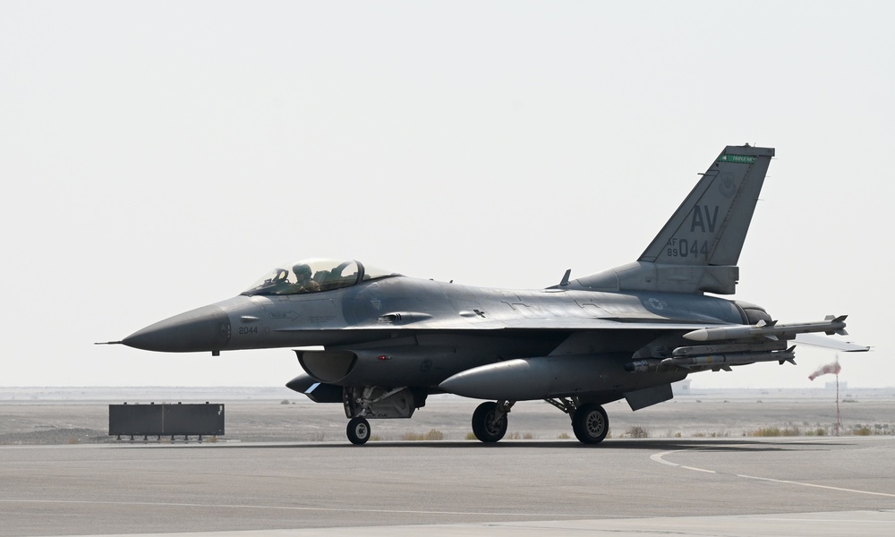 F-16s arrive at ADAB