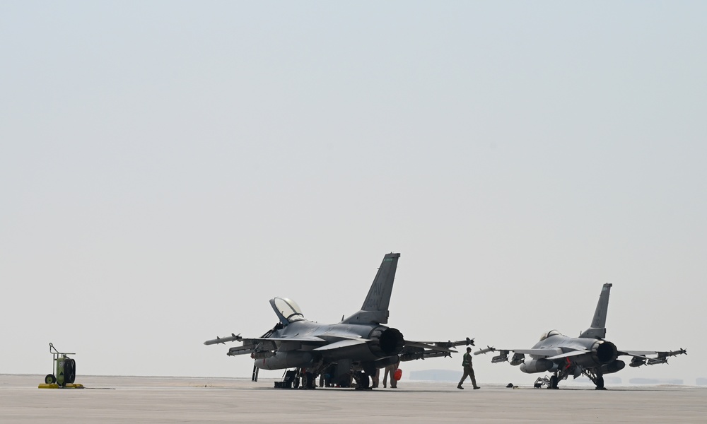 F-16s arrive at ADAB