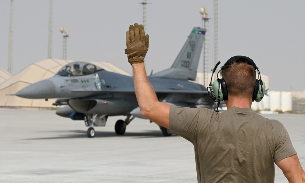 F-16s arrive at ADAB