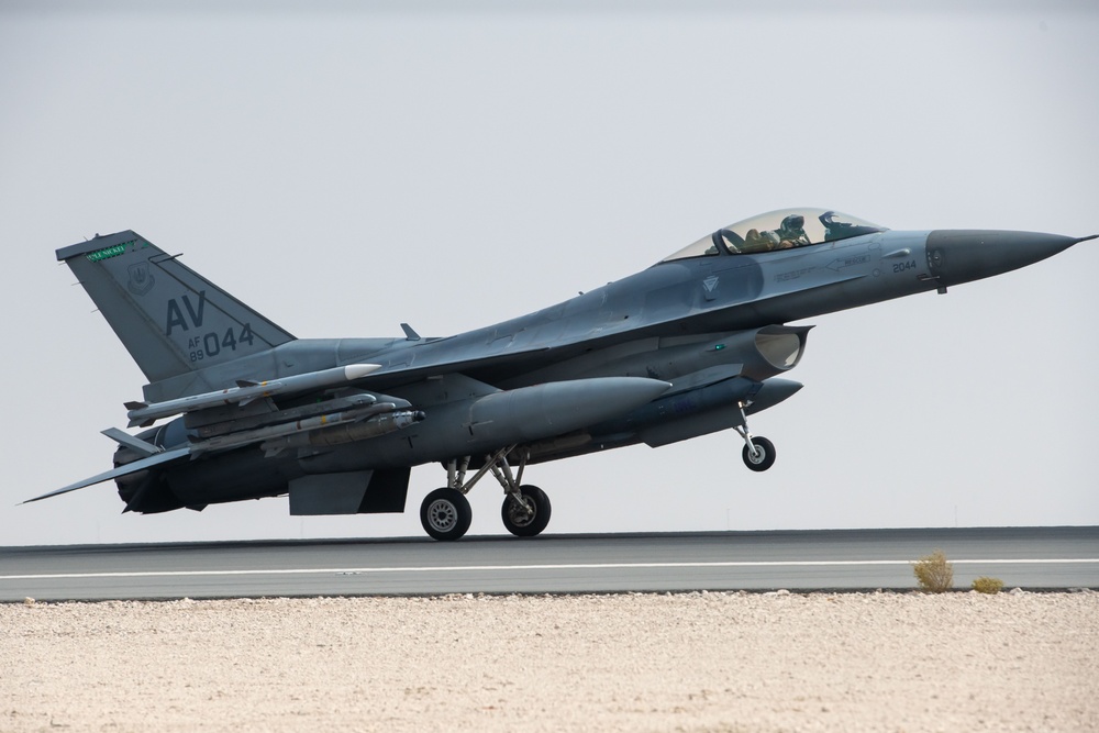 F-16s arrive at ADAB