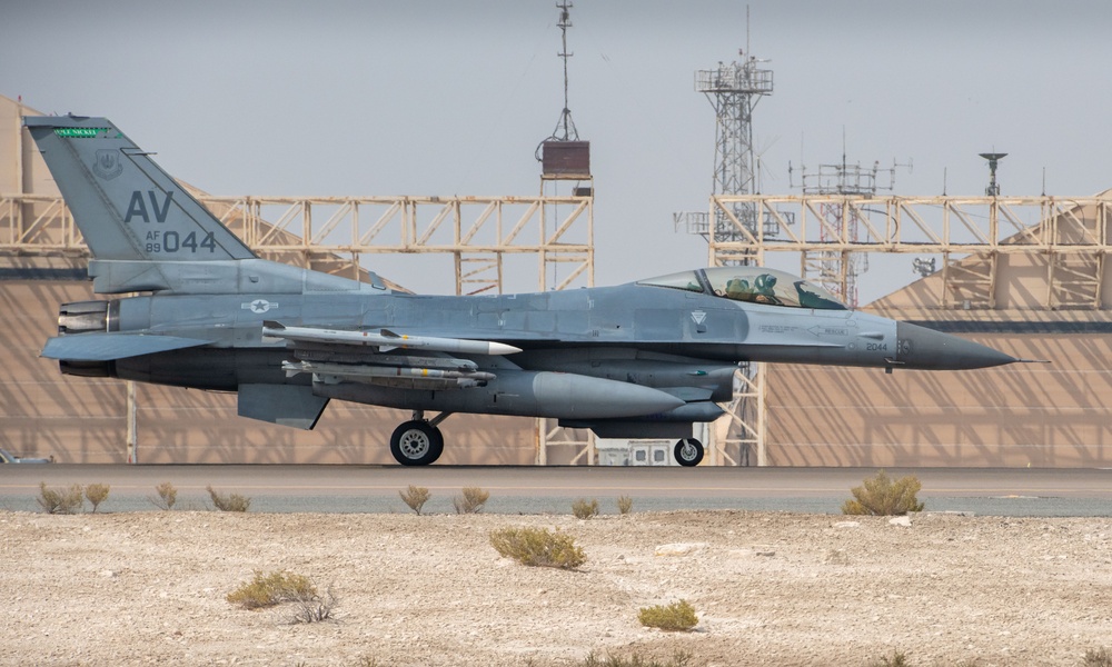 F-16s arrive at ADAB