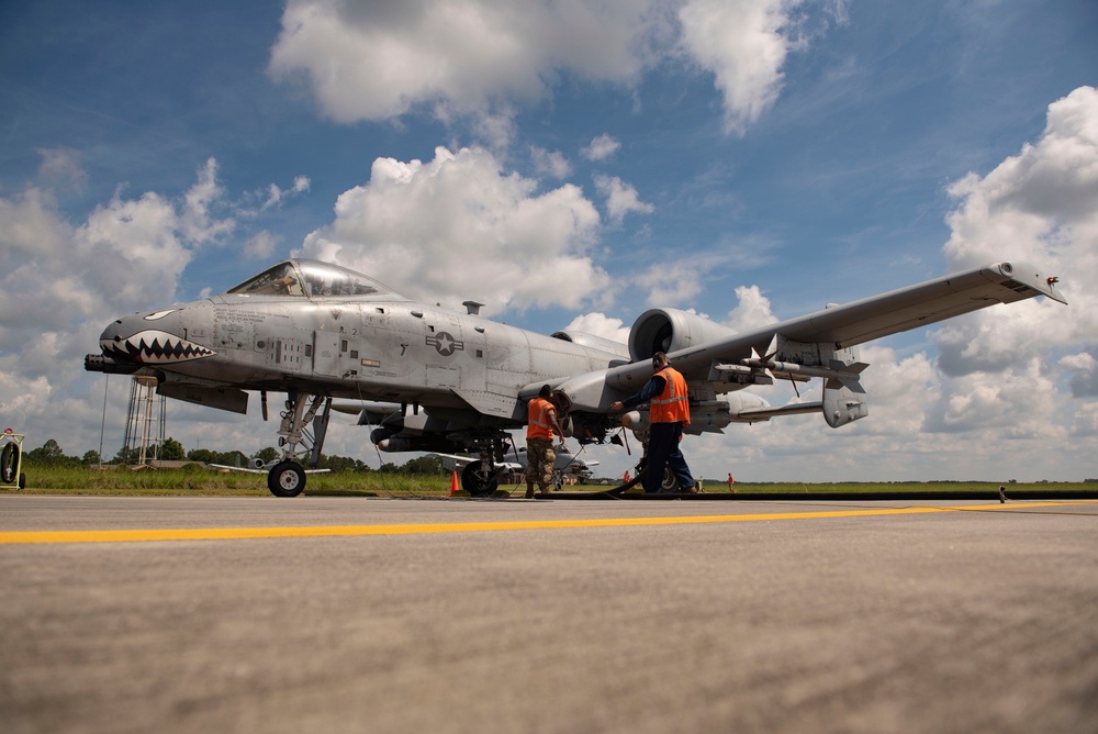 74th Fighter Squadron performs hot-pit refueling