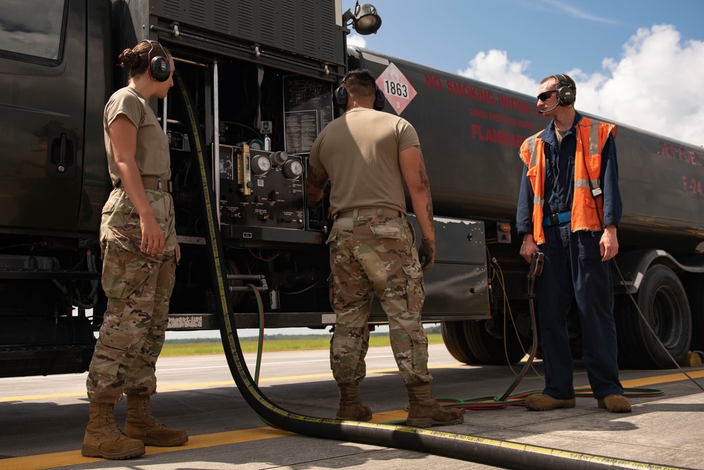74th Fighter Squadron performs hot-pit refueling