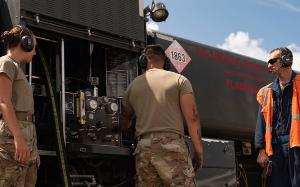 74th Fighter Squadron performs hot-pit refueling