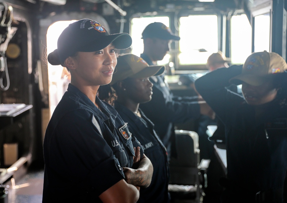 USS Paul Ignatius Crosses Strait of Messina