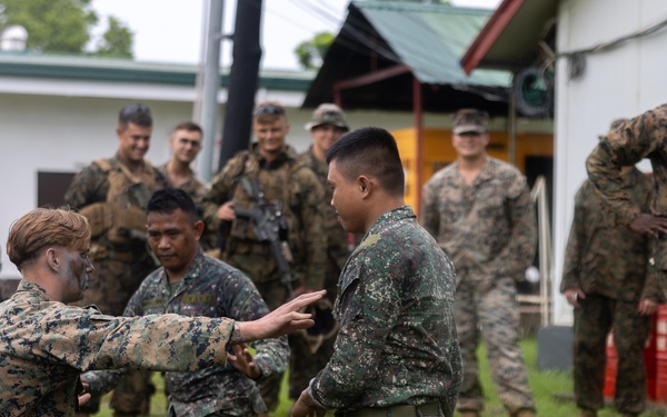 U.S., Philippine Marines engage in ground fighting training