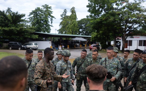 U.S., Philippine Marines engage in ground fighting training