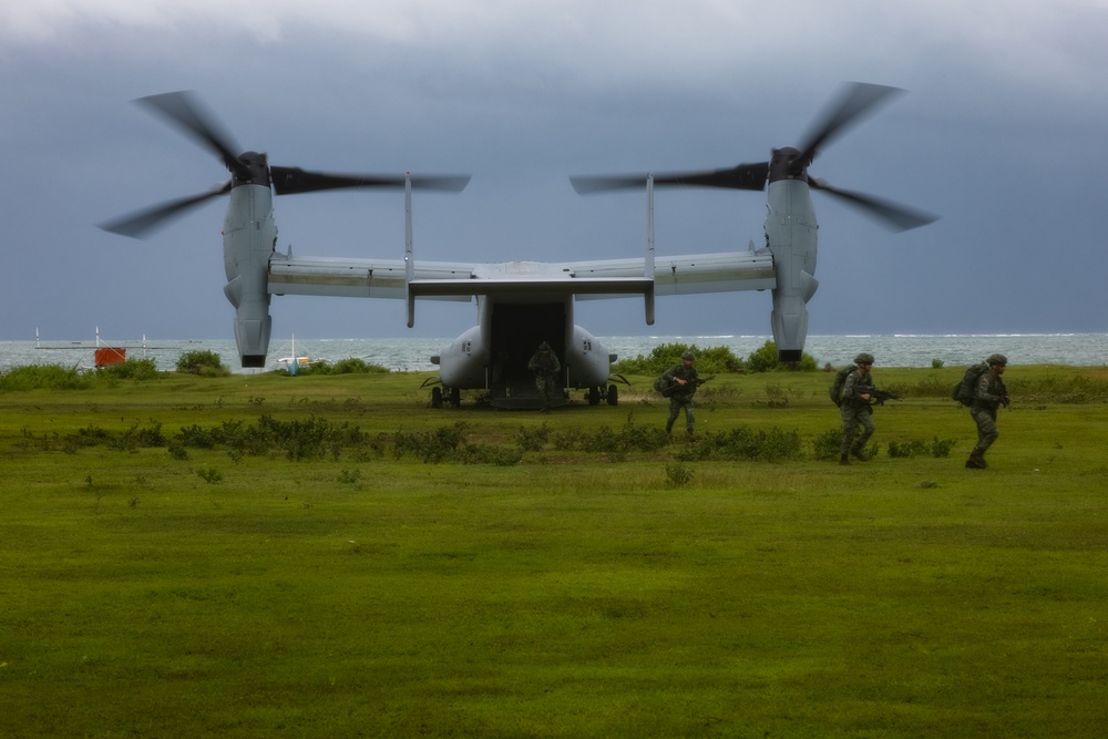 MASA 23: U.S., Philippine Marines insert at Punta Baja during simulated aerial assault