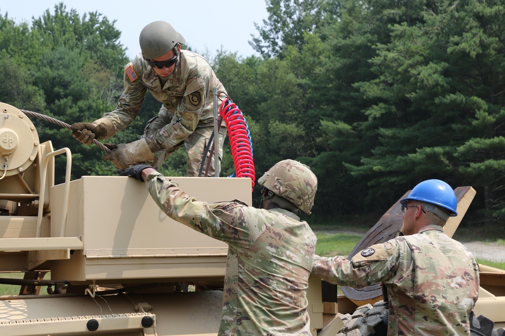 94th TD Instructors Teach Wheeled Vehicle Recovery Skills at RTS-M Devens