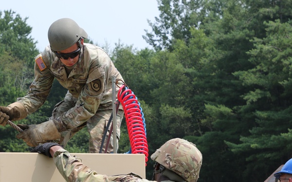 94th TD Instructors Teach Wheeled Vehicle Recovery Skills at RTS-M Devens