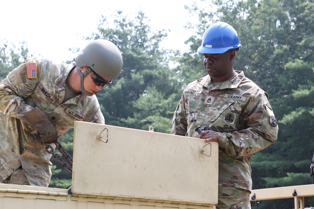 94th TD Instructors Teach Wheeled Vehicle Recovery Skills at RTS-M Devens