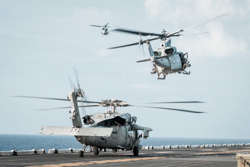 26th's MEU(SOC) MSPF Conduct Fast Rope Insertion