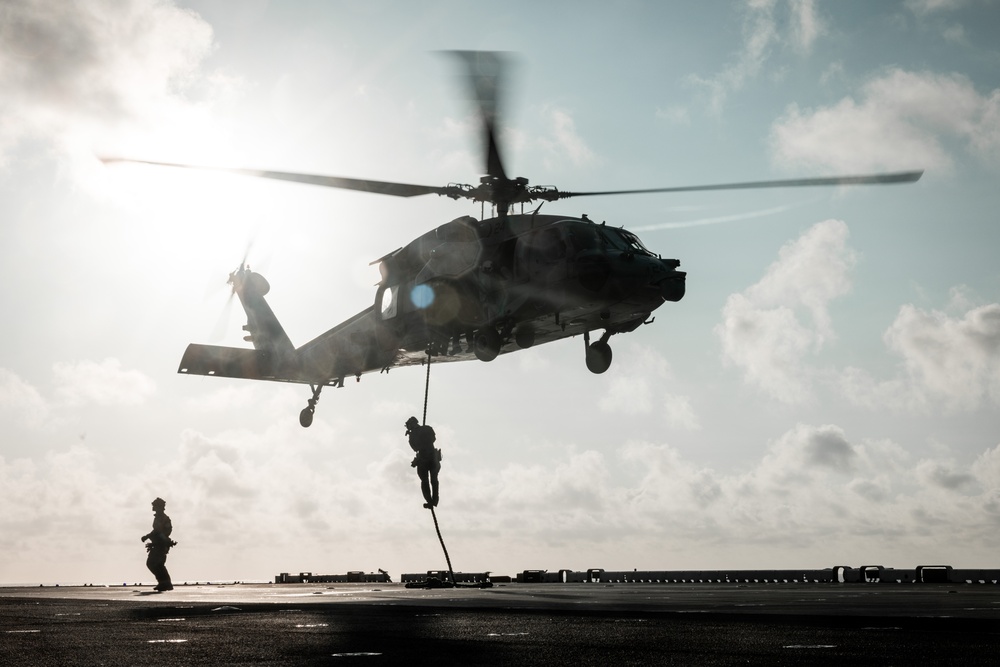 26th's MEU(SOC) MSPF Conduct Fast Rope Insertion