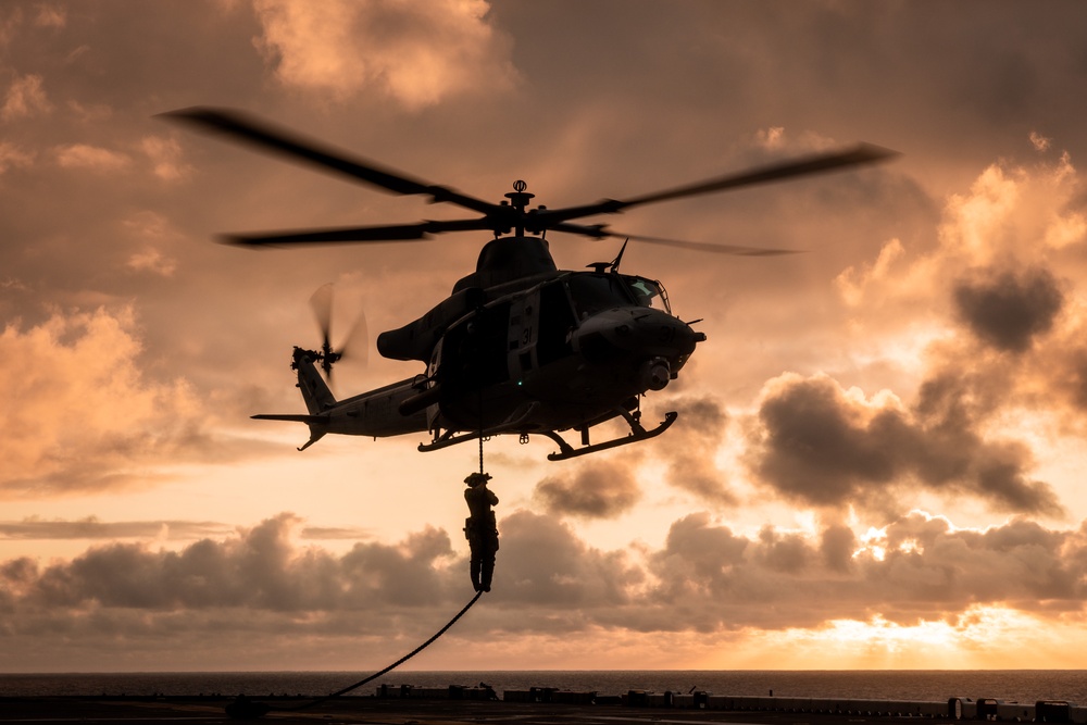 26th's MEU(SOC) MSPF Conduct Fast Rope Insertion