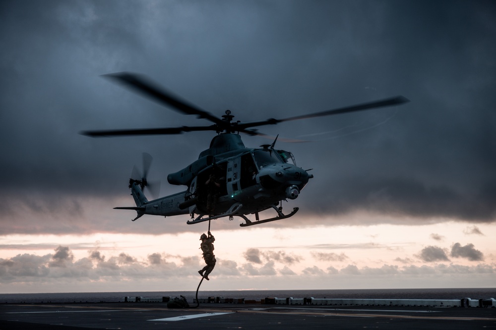 26th's MEU(SOC) MSPF Conduct Fast Rope Insertion