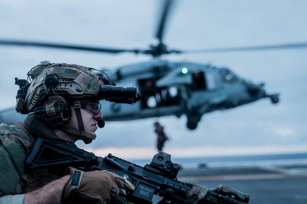 26th's MEU(SOC) MSPF Conduct Fast Rope Insertion