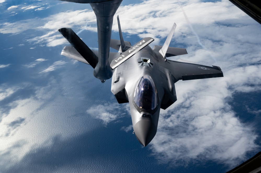 384th ARS refuels F-35s