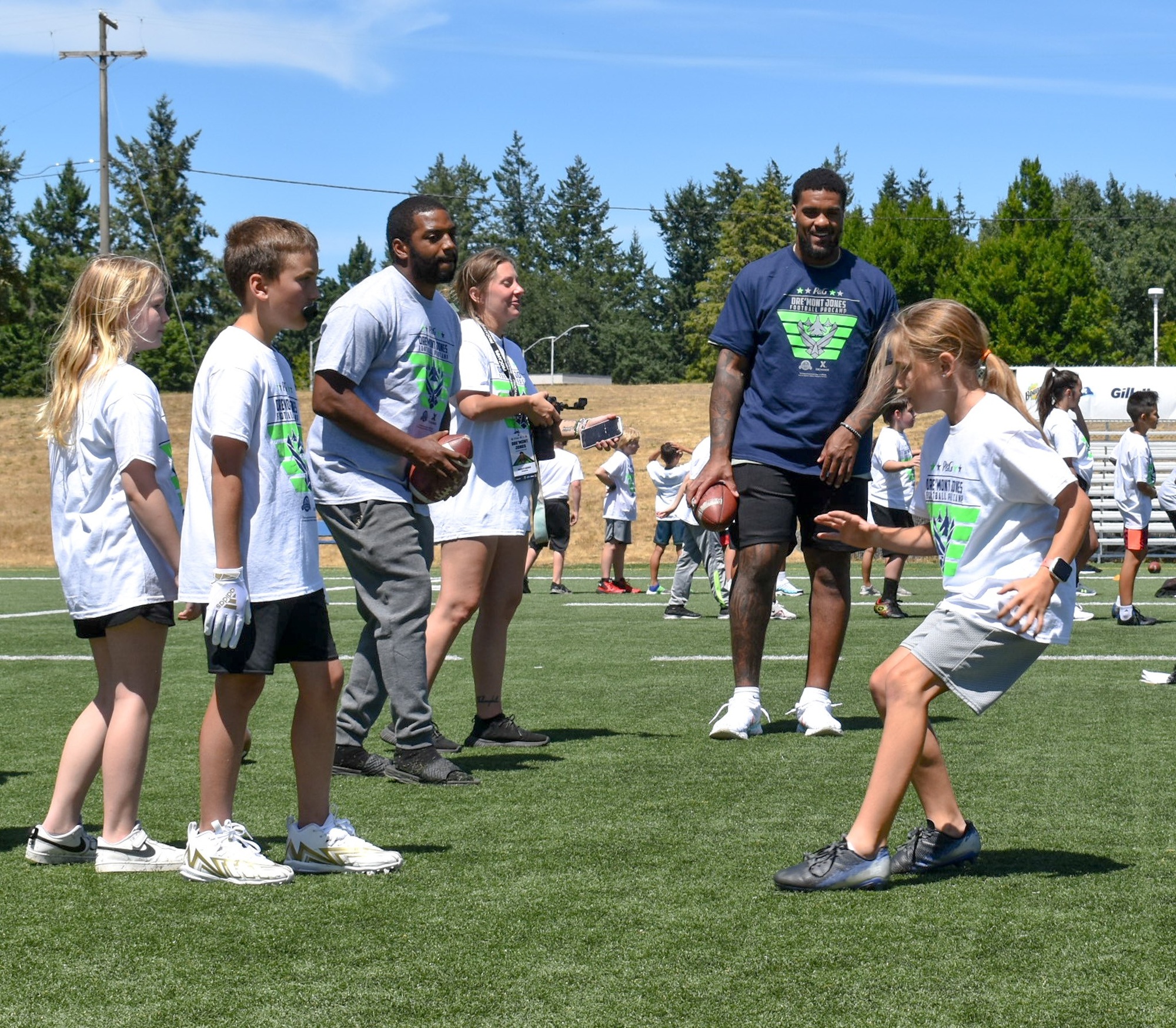 DVIDS - Images - Seahawks player aims to inspire JBLM youth [Image 1 of 4]