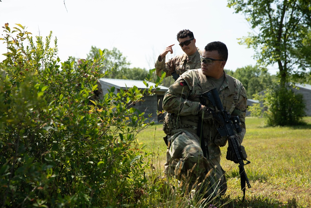 Soldiers from 3-71 CAV complete STX training lanes