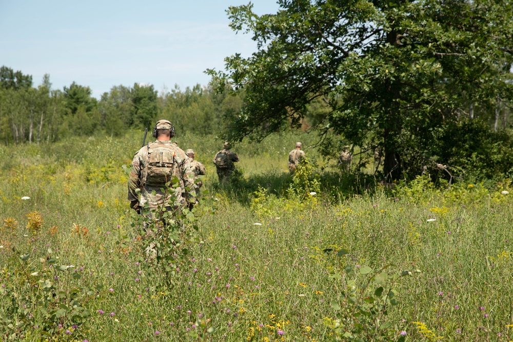 Soldiers from 3-71 CAV complete STX training lanes