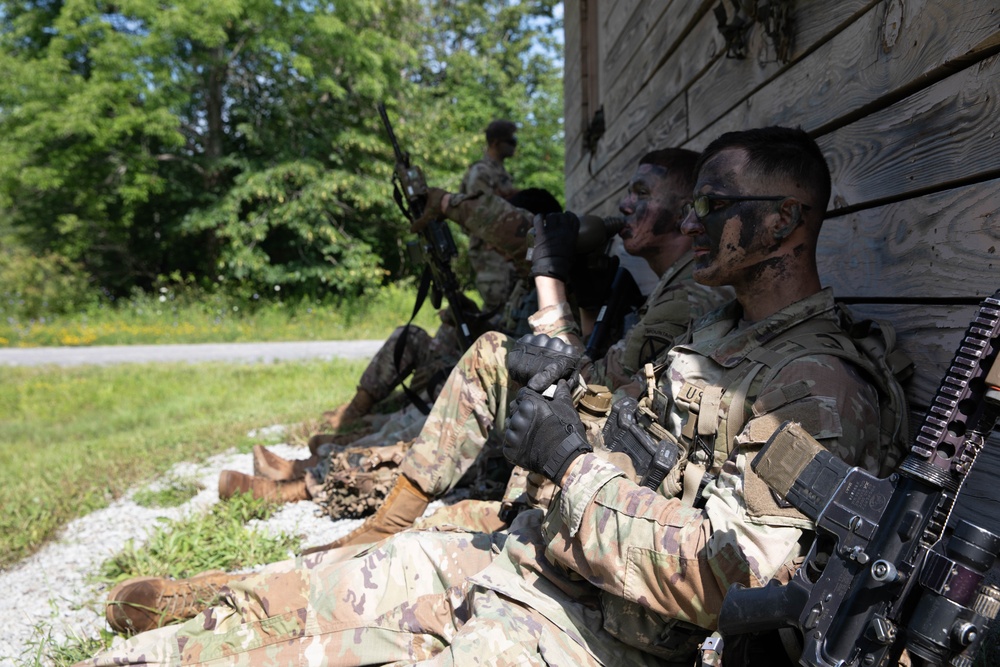 Soldiers from 3-71 CAV complete STX training lanes