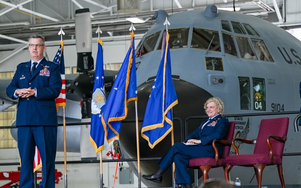 New commander sees hard work, bright future in store for 910th