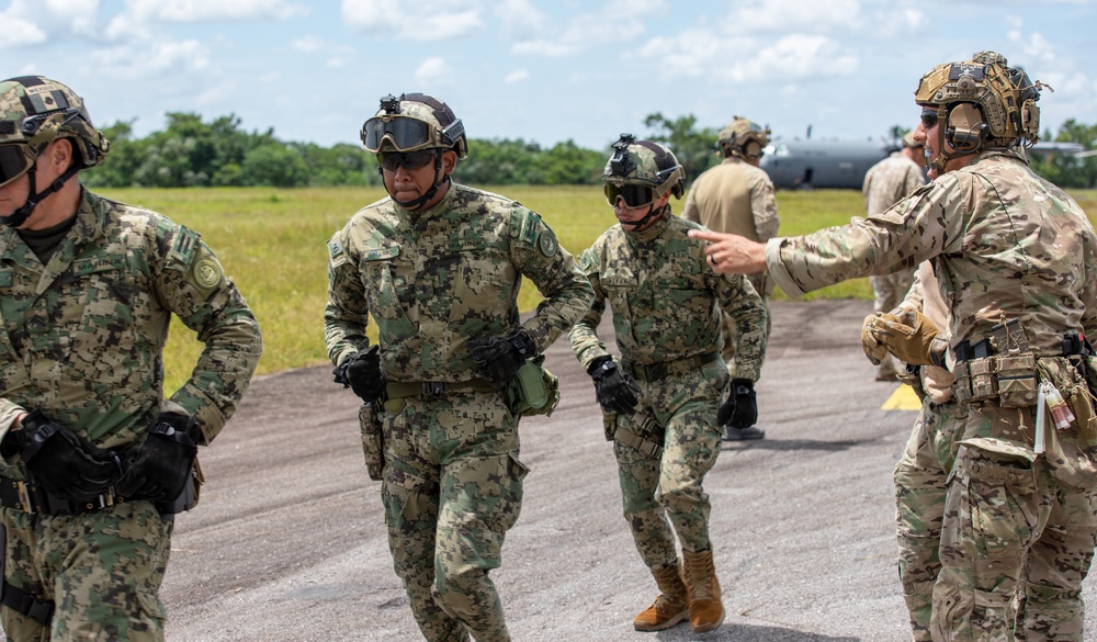 Joint Military Fast Rope Training during Tradewinds 2023