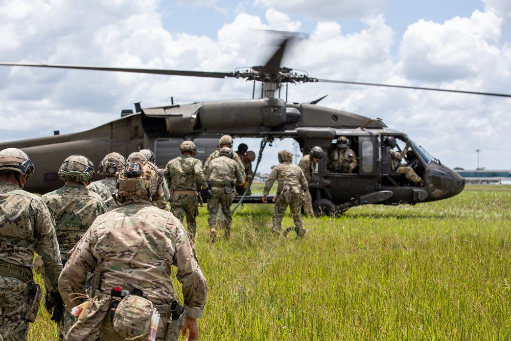 Joint Military Fast Rope Training during Tradewinds 2023