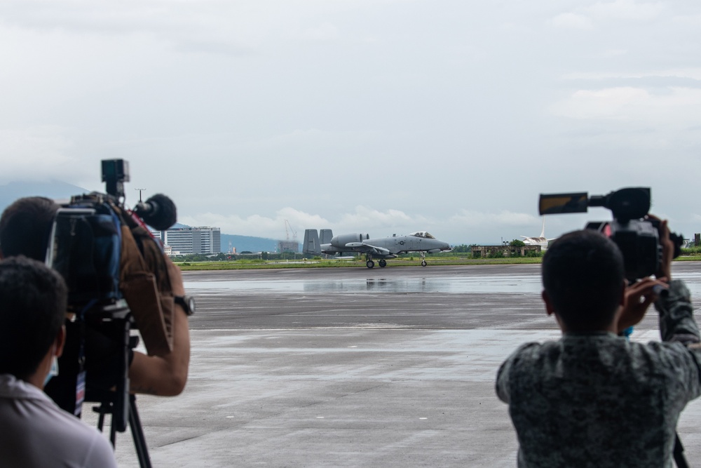 Philippine, US Air Forces engage media during Cope Thunder