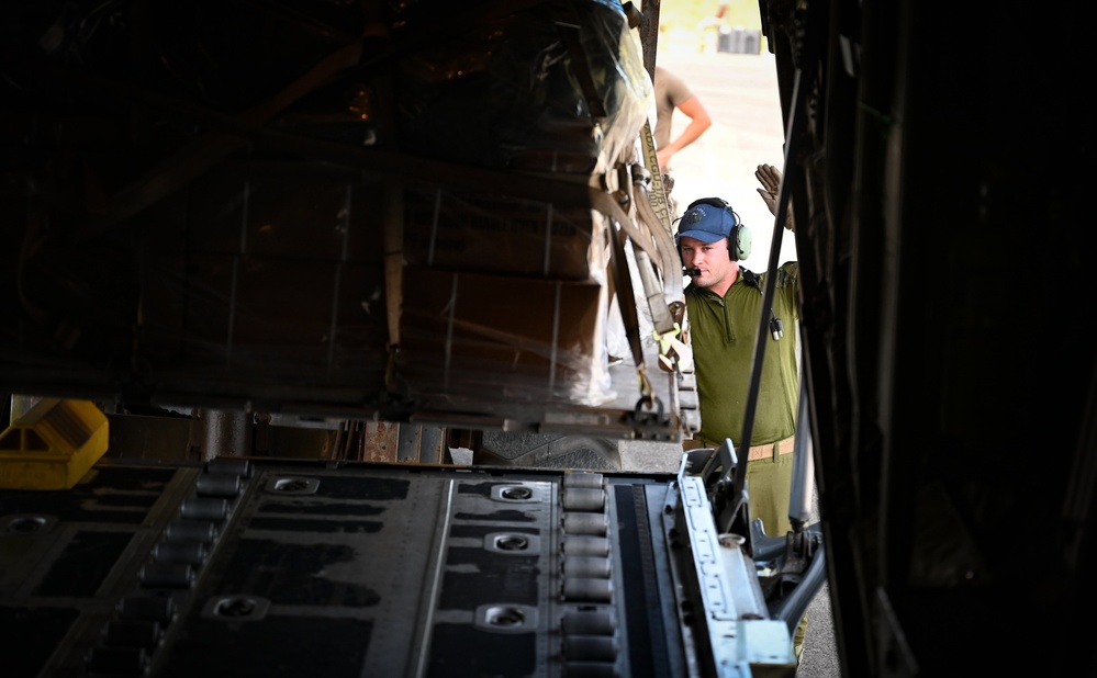 U.S. Army and RCAF C130J Hercules preparation