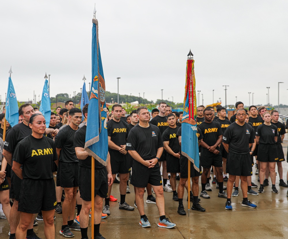 501st Military Intelligence Brigade Conducts a Brigade Run